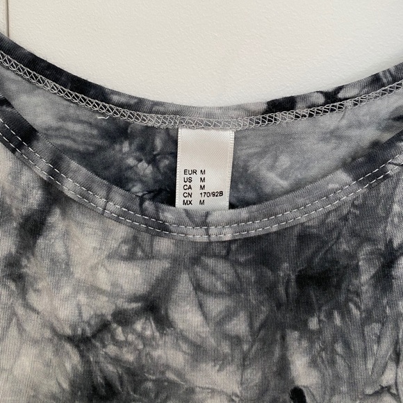 Tie-dye tank workout top from Amazon Athletics - Picture 2 of 3